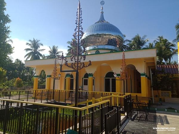 Masjid bersejarah yaitu Masjid Jamiâ€™ Al Haq